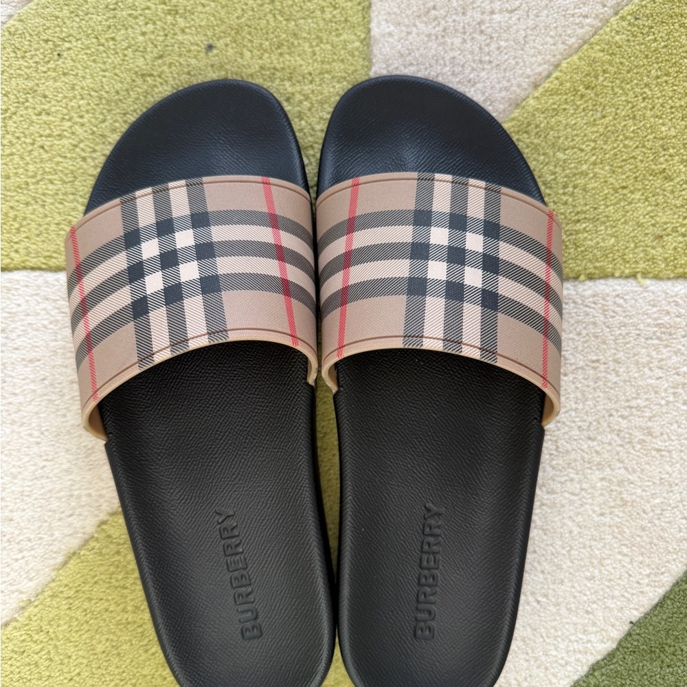 Burberry Pool Slides - Picture 6 of 8